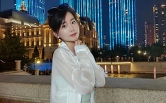 他的舌头探入蜜源毛毛虫说说